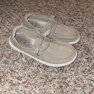 Tanish Gray hey dude‘s